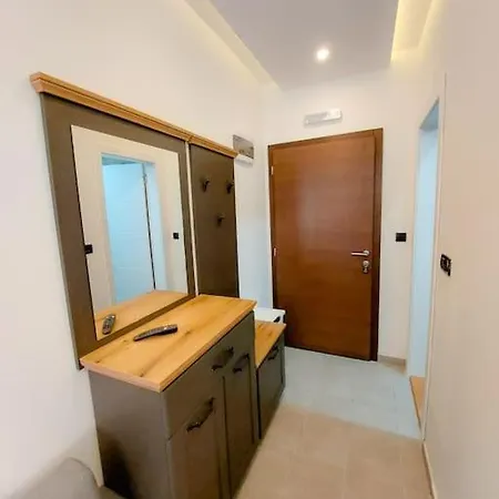 Rastko-n Lux 32 Milmari Apartament